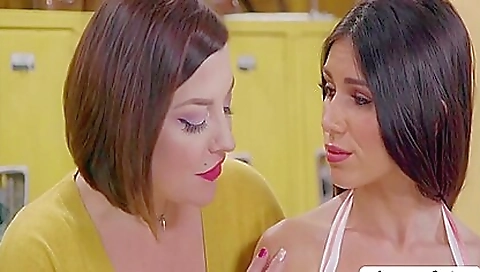 Hotest girls get sata and licked