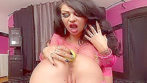 Shakir soldiersn bullan humor up with a sex toys