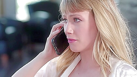 Shaky asian girl gets fucked by her boyfriend